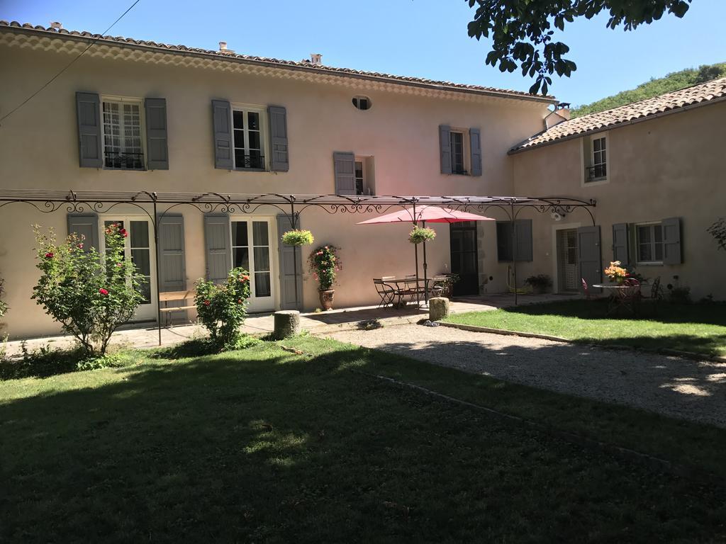 Les Gites De La Gassende Riez Exterior foto