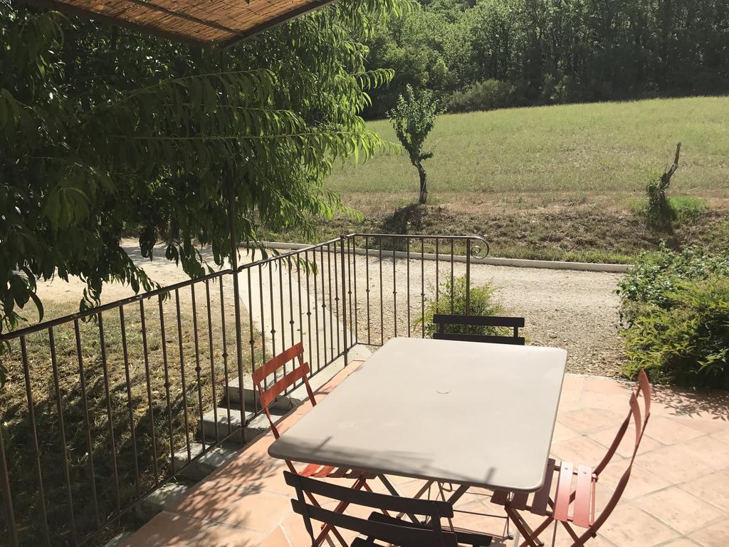 Les Gites De La Gassende Riez Exterior foto